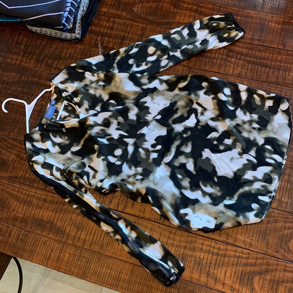 Vera Wang Tri Colored Top Size M